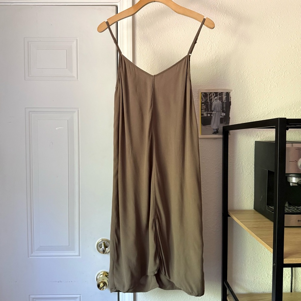 STORM & MARIE tan khaki olive v neck‎ viscose sleeveless mini slip dress